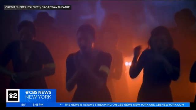 David Byrne on new musical "Here Lies Love" and its path to Broadway смотреть онлайн