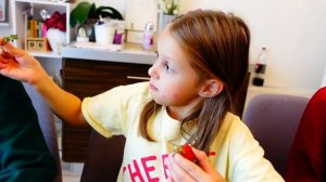 ЦВЕТНОЙ ЧЕЛЛЕНДЖ! Выбираем одежду и едим еду одного цвета!