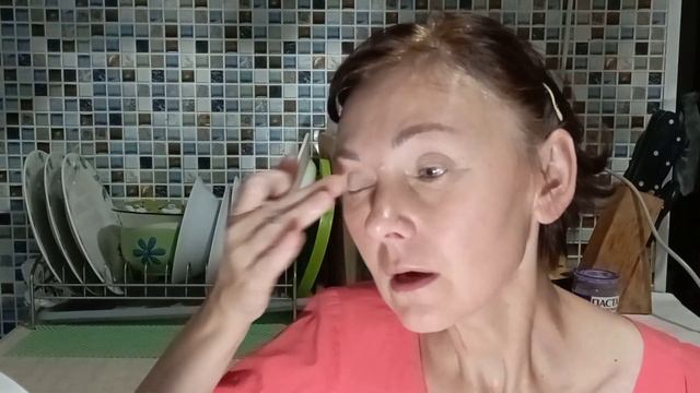 Собирайся со мной/Крашусь и болтаю/Все, как обычно смотреть онлайн