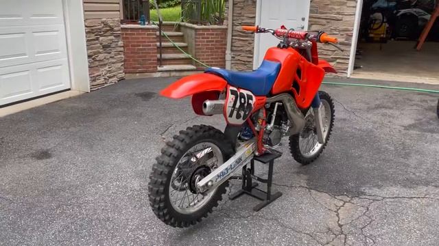 1985 Honda CR500 - Walkaround & Start Up смотреть онлайн