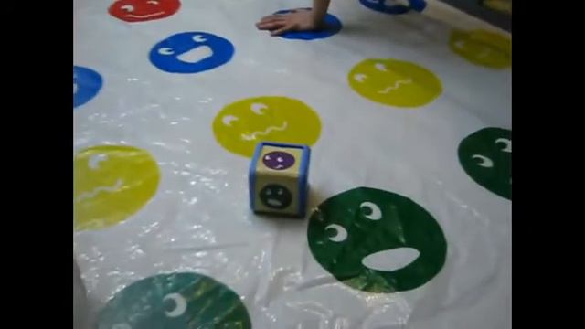 ИГРАЕМ В ТВИСТЕР!!!!! смотреть онлайн