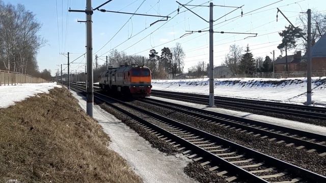 Тепловоз 2М62у-0083 следует резервом близ о.п. Томилино смотреть онлайн