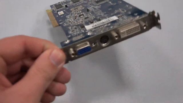 ATI Radeon 9200 VIVO w/128MB DDR (128-bit) Graphics смотреть онлайн