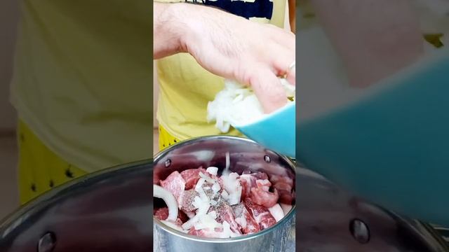 Шашлык в духовке очень сочный и вкусный #рецепты #шашлык #шашлыквдуховке #свинина #шашлыкдома #жари смотреть онлайн