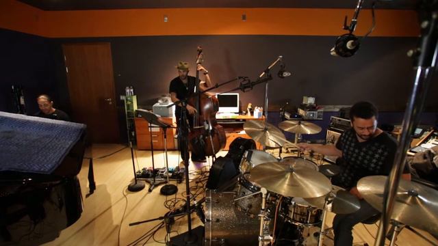 Mojave Audio presents Miles Mosley Trio - Kahuna Magic смотреть онлайн