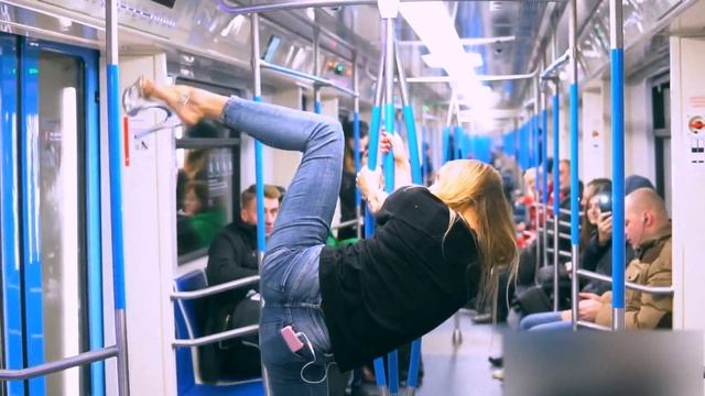 Pole Dance в метро смотреть онлайн