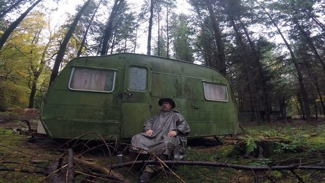 Abandoned Hidden Camp in the Woods смотреть онлайн