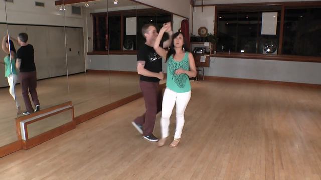 Learn Cuban Salsa: Enchufla Doble Largo! смотреть онлайн