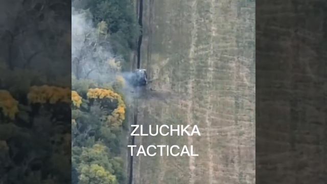 Russian troops target Ukrainian vehicles using Kornet anti-tank missiles смотреть онлайн