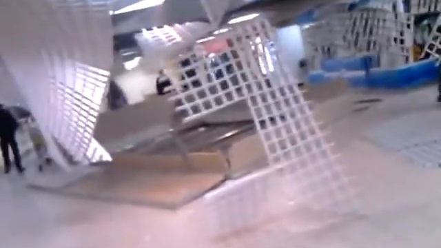 В Воронеже в Центре Галереи Чижова рухнул потолок смотреть онлайн