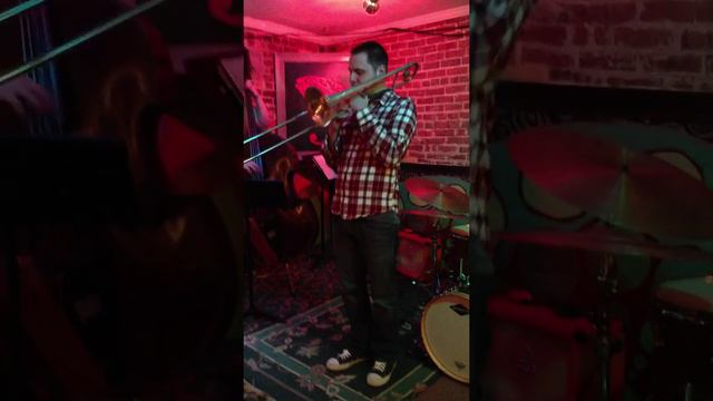 The Blues in Bb...Benjamin Ford Trombone смотреть онлайн