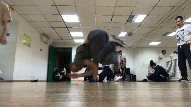 record 8 Air baby spin | bboy Elvis CZC смотреть онлайн