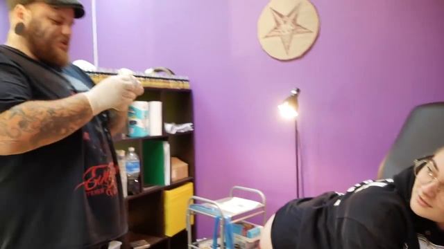 Прокол ЖОПЫ | Пирсинг задницы | Прокололи ПОПЕЦ | смотреть онлайн