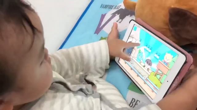 Baby Playing BIMI BOO Games iPad #1 смотреть онлайн