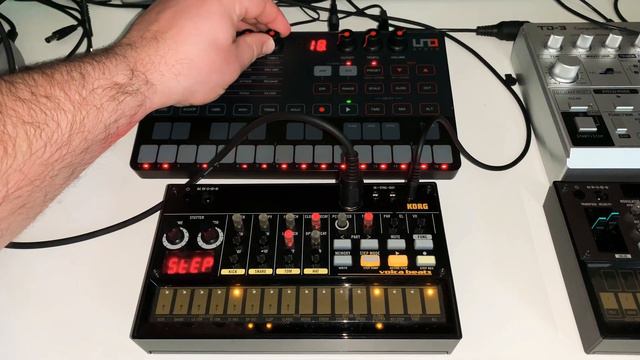 IK Uno Synth & Korg Volca Beats - Techno Live Session Jam 🔈🔉🎛🎚 смотреть онлайн