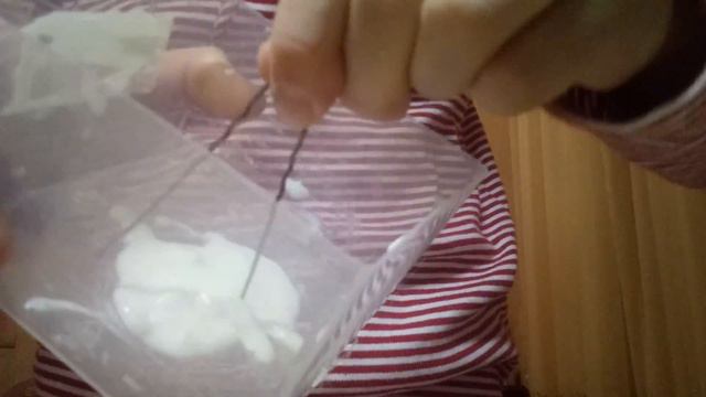 Лизун из клея ПВА и борной кислоты смотреть онлайн