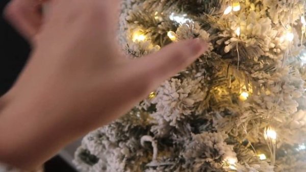 HOW TO DECORATE YOUR CHRISTMAS TREE LIKE A PROFESSIONAL / SIMPLE CHRISTMAS TREE DECORATING TIPS