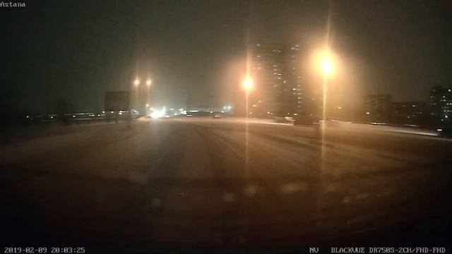 Астана, ул. Пушкина, Ауди 511RD поворачивает в неположенном месте смотреть онлайн