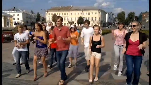 Танец на площади.avi смотреть онлайн