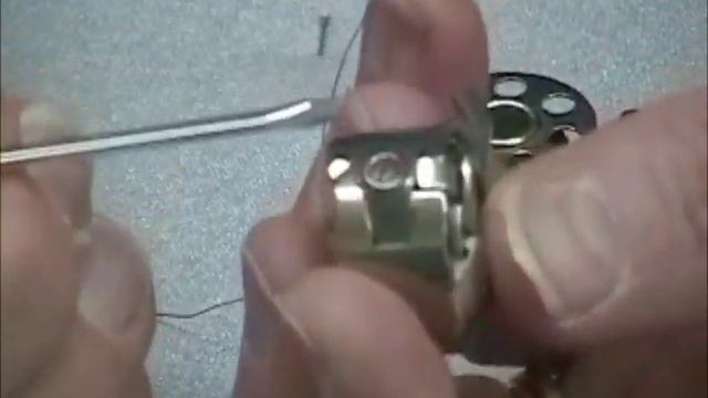Liz Kettle adjusting your bobbin case tension смотреть онлайн