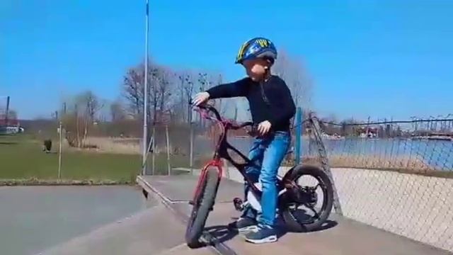 Royal Baby Space Shuttle дитячий велосипед смотреть онлайн