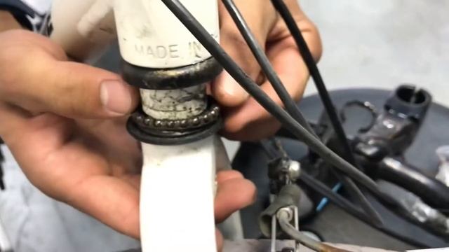 ЧТО ДЕЛАТЬ ЕСЛИ БОЛТАЕТСЯ РУЛЬ ? ВЕЛОСИПЕДА | ЛЮФТ, ЗАМЕНА ПОДШИПНИКА, ВЫРАВНИВАНИЕ РУЛЯ | смотреть онлайн