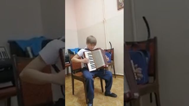 Андрей играет польку смотреть онлайн