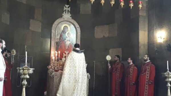 Արշակ սրբազան։ Խաչվերացի Սուրբ Պատարագ Սուրբ Գայանե եկեղեցում։ Arshak srbazan. Khachverats. Liturgy