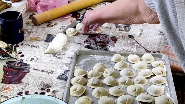 8 мая Завтрак. Слепила пельмени.