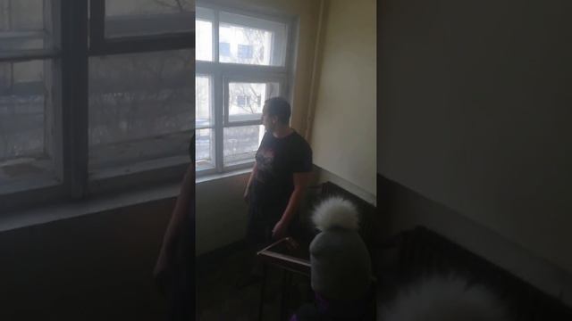 Человек запрещает парковаться во дворе, говорит это его место смотреть онлайн