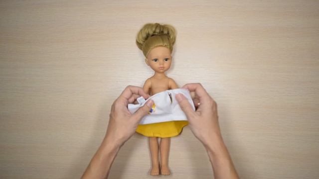 Желтая юбочка и белая блузка для кукол Паола Рейна 32 см смотреть онлайн