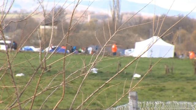 Невладини организации бараат од државата да ја отстрани оградата и да ги прими бегалците смотреть онлайн