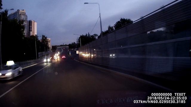 Такси "везет"сбило велосипедиста,очевидно велосипедист не спешился, 25.05.2018 время случ.прим.22:0 смотреть онлайн