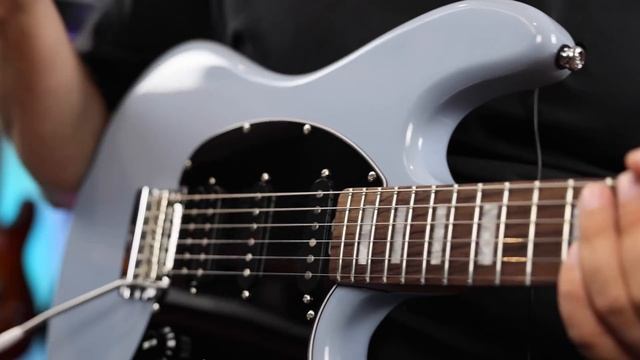 Forget Fender! - PLAY THIS GUITAR INSTEAD!! смотреть онлайн
