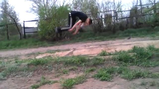 Первое удачное сальто на земле от Данила)) смотреть онлайн