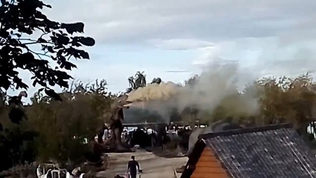 Горящий динозавр-дракон в детском парке в Башкирии смотреть онлайн