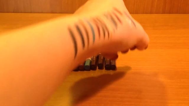 Коллекция косметики. Карандаши для глаз. смотреть онлайн