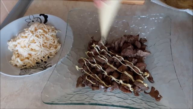 Салат на праздничный стол | Салат ЭВРИКА | Салат с Куриной Печенью Плавленым Сыром и Грибами смотреть онлайн