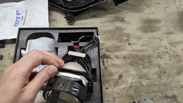 Как улучшить свет фар на Toyota Auris тюнинг фар установка светодиодных Bi Led линз смотреть онлайн