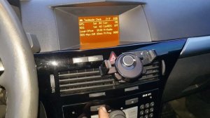 Посмотреть температуру двигателя и напряжение бортовой сети авто на Opel Astra H на бортовом компью