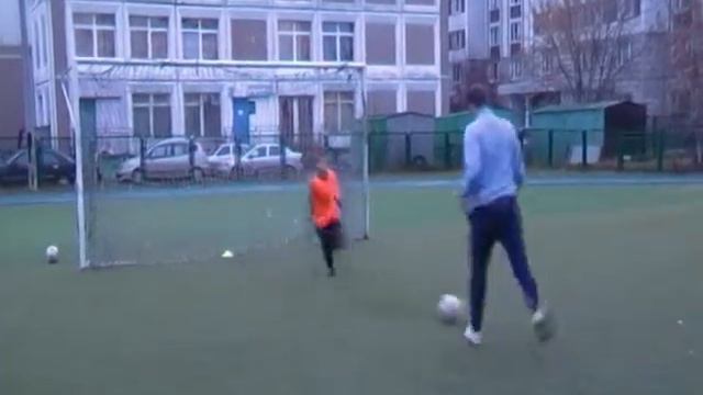 10) УПРАЖНЕНИЕ НА ОТРАБОТКУ БРОСКА В НОГИ НАПАДАЮЩЕМУ.avi