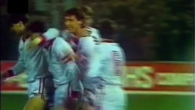 Геннадий Литовченко с левого угла вколотил мяч в сетку ПСВ смотреть онлайн