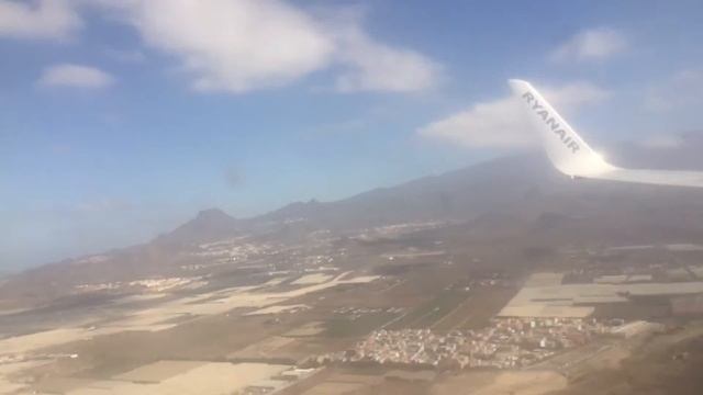 Funny RyanAir time lapse landing at Tenerife Sur Airport (Boeing 737-800) смотреть онлайн