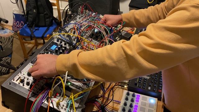 URS//10122022-1 Improvised eurorack modular techno live jam смотреть онлайн