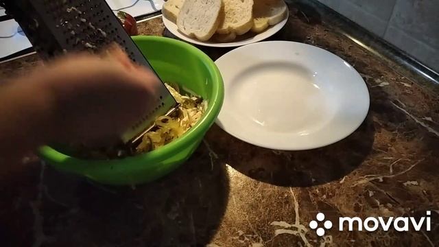 ГОРЯЧИЕ БУТЕРБРОДЫ с маринованными огурцами. Очень вкусные и сытные. смотреть онлайн
