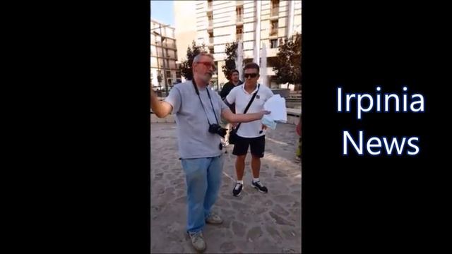 Manifestazione di protesta dei "no green pass" ad Avellino смотреть онлайн