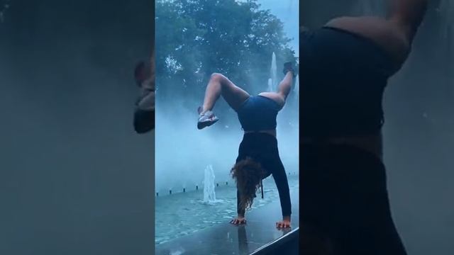 ?Села в лужу ?