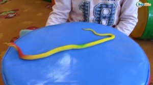 День в Развлекательном Центре с Ярославой Катаемся на Горках Видео для детей