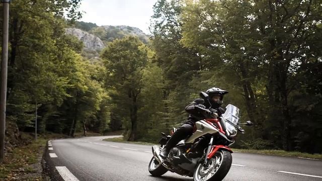 CB500X updates include a 100mm taller windscreen LED lights смотреть онлайн