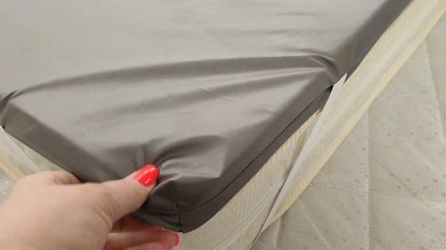 Обзор матраса наматрасника ткань Оксфорд   серый цвет.